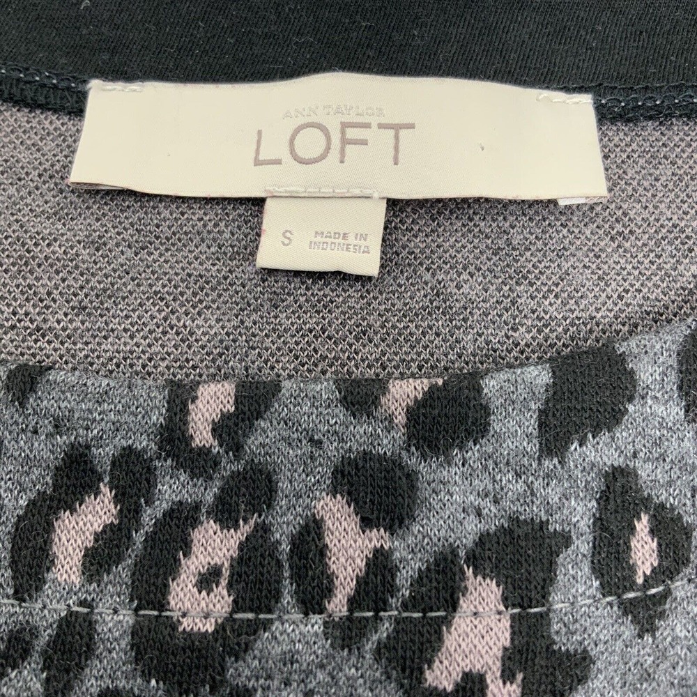 LOFT Womens Small Gray Black Tan Animal Leopard Print Short Sleeve Textured Top - Picture 10 of 13